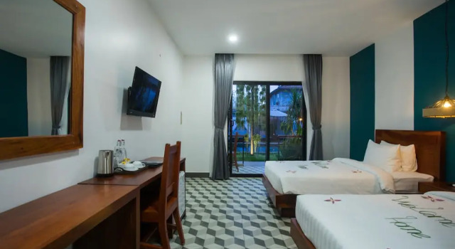 Семейный люкс с балконом и с видом на бассейн G&Z Bliss D'Angkor Suites