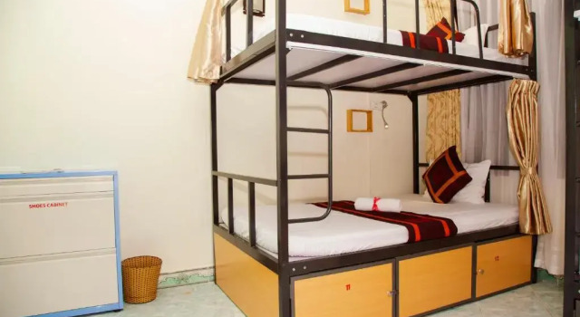 Кровать в общем номере Hanoi Sofia Hotel