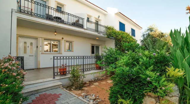 Sunny and Family Friendly Apartment Directly at the Pool, Rezervați Apartament Agios Amvrosios Cipru