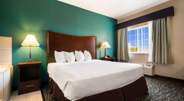 Standard Doppel Zimmer SureStay Plus Hotel by Best Western Topeka