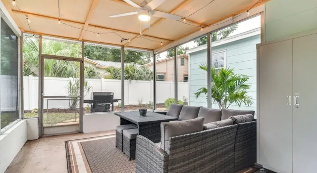 Pinellas Park Home: Swim, Golf, Grill & More!