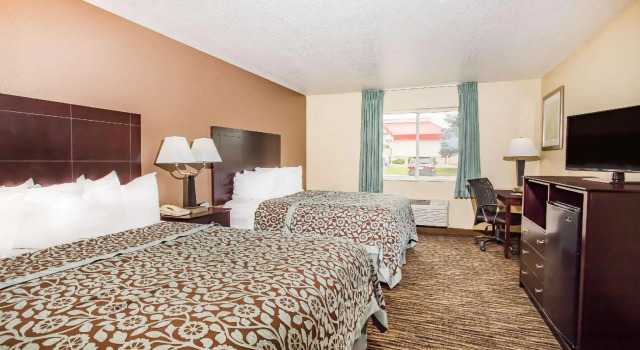Четырёхместный номер Standard Days Inn by Wyndham Evansdale Waterloo