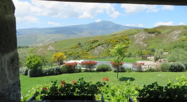 Апартаменты Appartamento Melograno in casale con piscina - Val d'Orcia