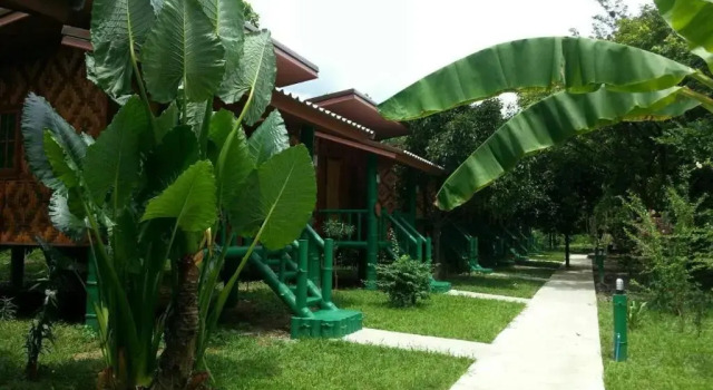 Двухместный номер Standard с видом на сад Khao Sok Royal Bamboo Lodges - SHA Certified
