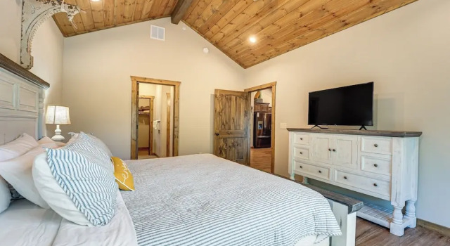 Branson Gem w/ Hot Tub Access & Private Boat Slip!, Забронировать Дом для отпуска Отели Table Rock Lake с парковкой, Парковка