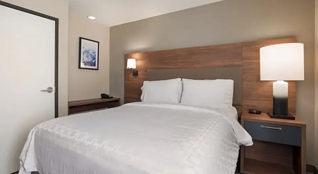 Двухместный люкс c 1 комнатой Candlewood Suites Lake Charles-Sulphur by IHG