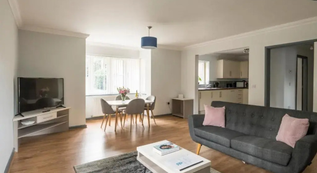 Апартаменты Bassett Green by Viridian Apartments