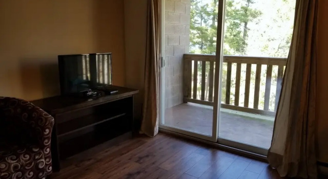 Люкс c 1 комнатой с видом на озеро Pinedale Inn