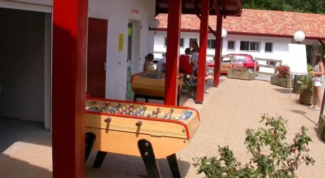 Camping Biper Gorri, Rezerwuj Pole kempingowe Espelette French Basque Country