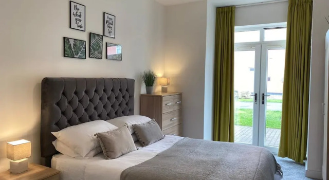 Riverside getaway 2 Bedroom, Забронировать Отель Бизнес-отели Англии, 4* 5*