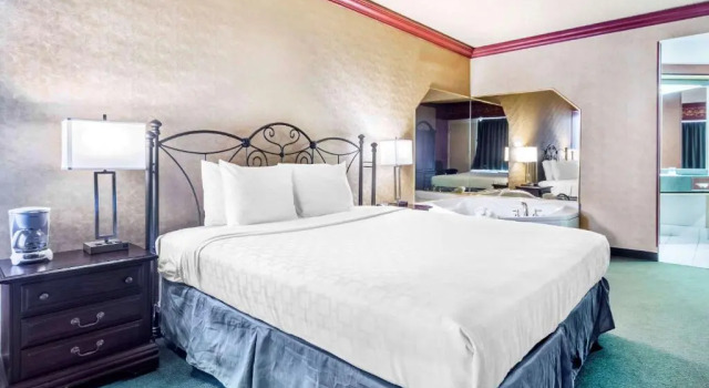 Двухместный люкс Travelodge by Wyndham Trois-Rivieres