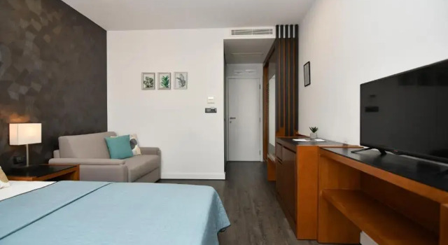 Трёхместный номер Standard с видом на море Hotel Perla