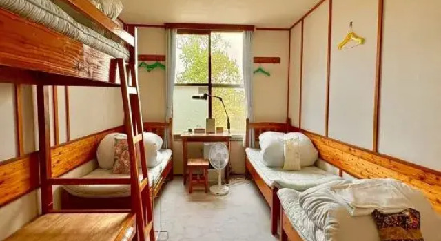 Кровать в общем номере Mashuko Youth Hostel