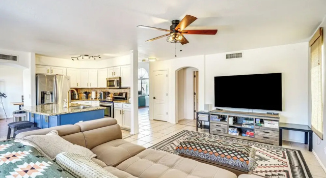 Outdoor Oasis! Family-friendly North Phoenix Home, Забронировать Дом для отпуска Финикс 