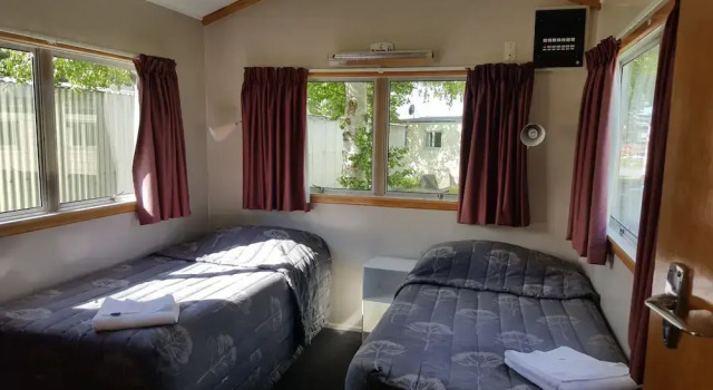 Коттедж с 3 комнатами High Country Lodge, Motels & Backpackers