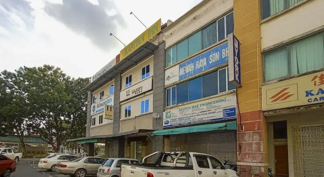 OYO 90248 Kapitan Inn, Rezerwuj Hotel Hotele w Sarawak z parkingiem, Parking