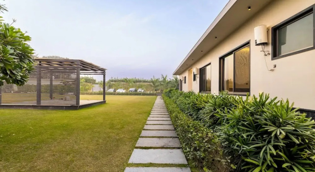 Elivaas Levante Farms 5 BHK Villa, Забронировать Вилла Отели Нью-Дели с парковкой, Парковка