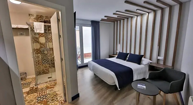 Двухместный номер Standard с балконом и с видом на улицу Playa de Camariñas