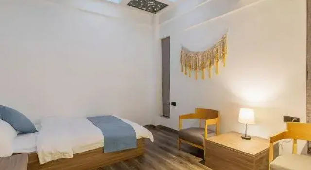 Fuxian Lake RuojianJijian House, Rezerwuj Hotel Hotele w Yuxi z basenem, Basen