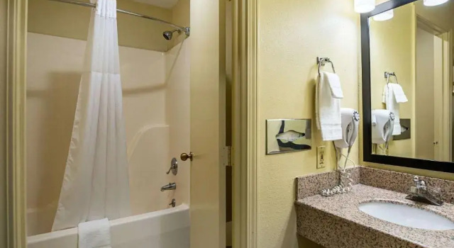Номер Standard Quality Inn & Suites Greensburg I-74