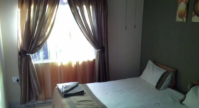 Unique House, Book Hotel Hoteller i Boksburg med pool, Swimmingpool