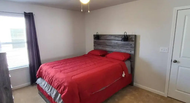 New 3 Bedroom Home w/ tons of amenities & parking., Rezerwuj Hotel McDonough Georgia