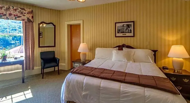 Двухместный номер Standard с видом на реку Shawnee Inn and Golf Resort