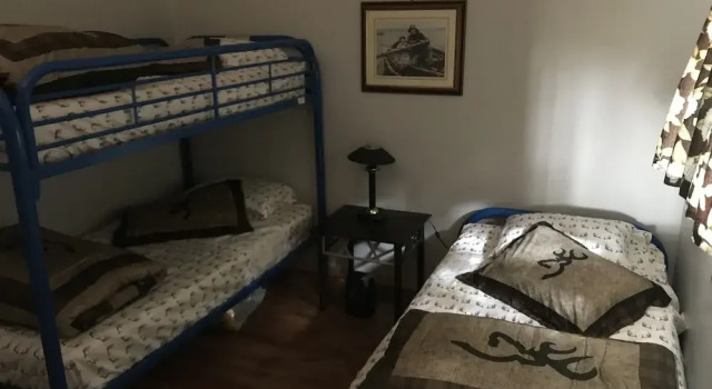 Longmuir's Hidden Cove Cottage Resort, Reserva ahora Resort Addington Highlands Canadá
