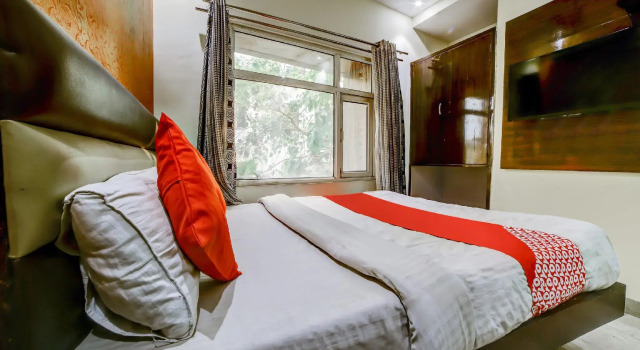 OYO 76742 Snow White Inn, Забронировать Отель Отели Дели 3 звезды, 3*