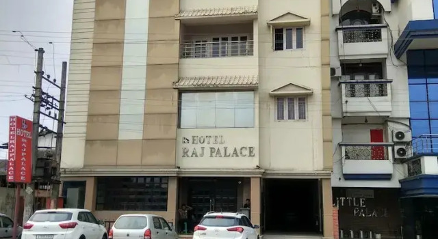 HOTEL RAJ PALACE by ROH, Prenota Hotel Hotel a Dibrugarh con parcheggio, Parcheggio