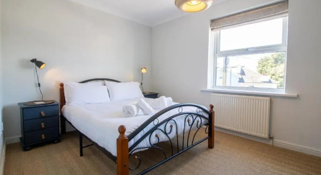 Laurels- 3-beds, Parking, Short Walk to Beach