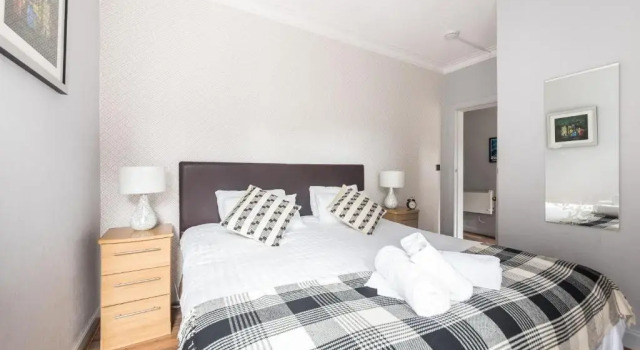 F&O Apartments - 1 bedroom Royal Mile apt Stunning castle view Sleeps 2, Забронировать Апартаменты/квартира Эдинбург Midlothian, рядом с Национальный музей Шотландии