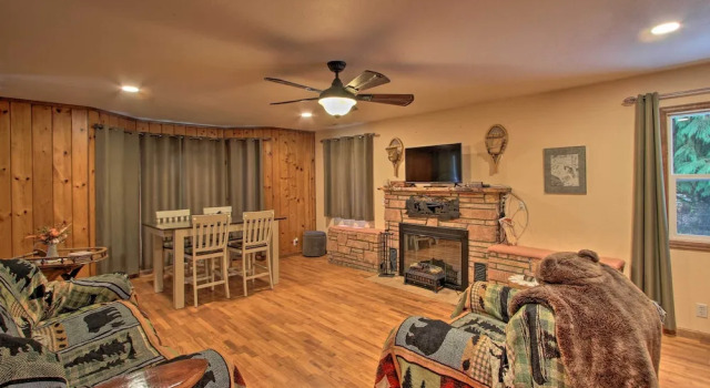 Коттедж Packwood Getaway w/ Game Room, Grill & Patio