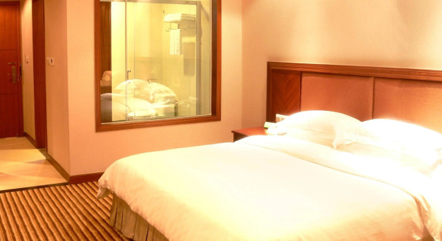 Holiday Inn Triumphal, Rezervovat Hotel Hotely v Guangdong s bazénem, Bazén