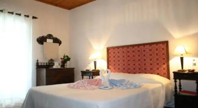 Urzelina GuestHouse, Забронировать Отель Урзелина Остров Сан-Жоржи