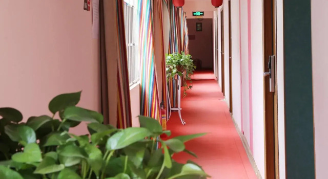 Kunming Lang Mei Youth Hotel, Rezerwuj Hotel Hotele w Kunming z parkingiem, Parking