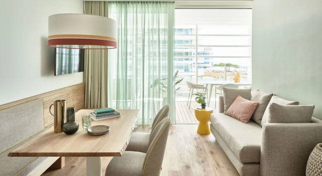 Апартаменты Deluxe с 2 комнатами с балконом и с частичным видом на море Falkensteiner Residences Jesolo