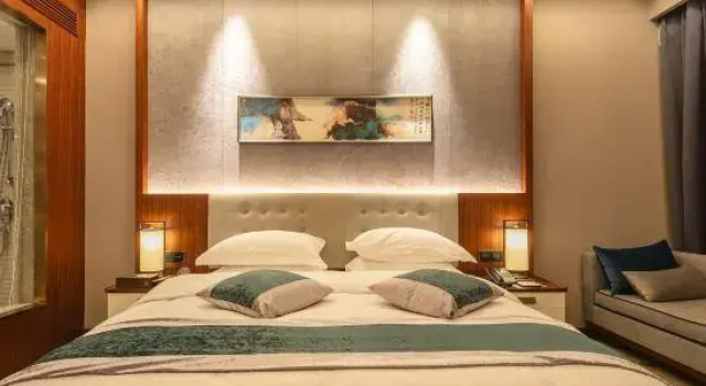 Auspicious Phoenix Hotel, Boek Hotel Hotels in Zhaotong met parkeren, Parkeren