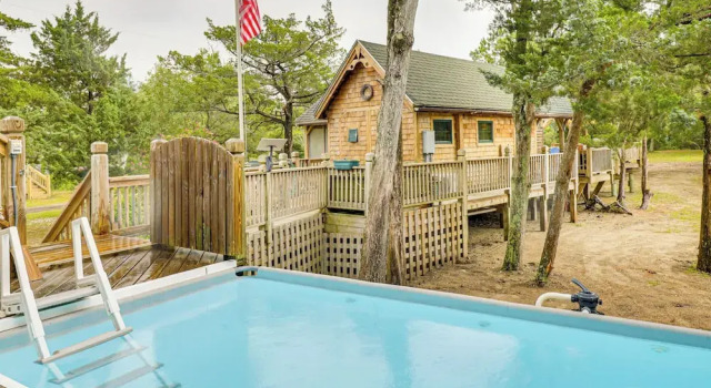 Hot Tub Haven: Creekside Cabin in Frisco!, Buchen Sie Ferienhaus Cape Hatteras National Seashore North Carolina