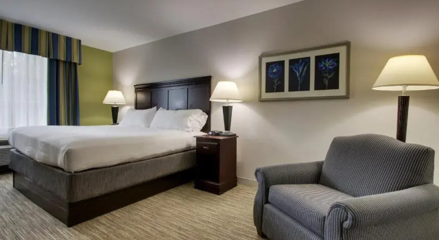 Номер Standard Holiday Inn Express Hotel & Suites Middleboro Raynham by IHG
