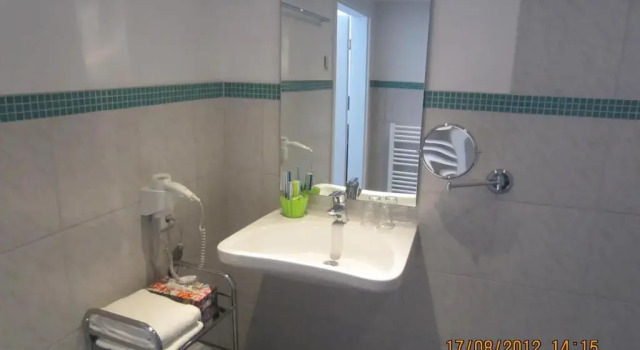 Трёхместный номер Standard Hotel DAH-Inn