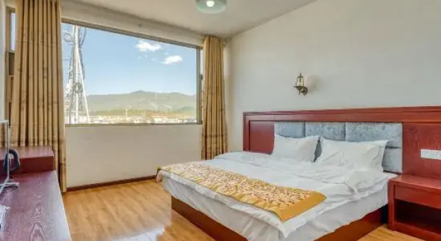 Yulong Hongyuezhuang Inn, Prenota Hotel Hotel a Lijiang con parcheggio, Parcheggio