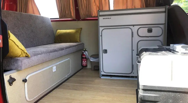 Mobile Home - Alpha Campers Montenegro - Our Red Westfalia Bus, Prenota Affittacamere Hotel a Podgorica con parcheggio, Parcheggio