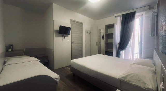 Hotel Holiday