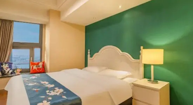Люкс с 3 комнатами с видом на море Sea Dream Seaview Hotel (Zhongshan Square Venice Water City)