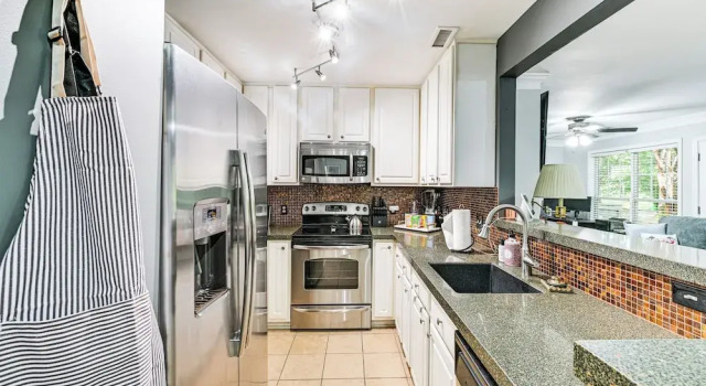 Апартаменты 1/2 Mi to Bank of America Stadium: Uptown Condo!