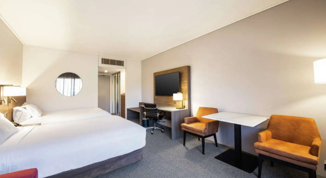 Четырёхместный номер Deluxe с видом на горы DoubleTree by Hilton Alice Springs