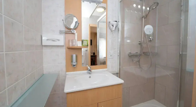 Двухместный номер Superior Logis Hôtel & Restaurant des Lacs