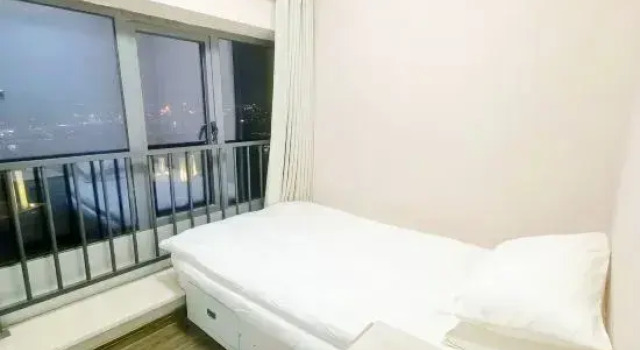 Трёхместный люкс с видом на озеро Yijian Inn