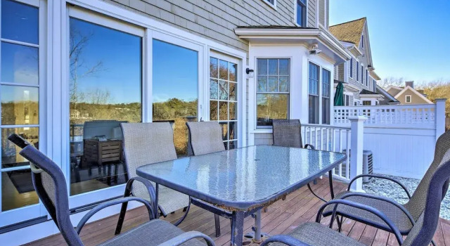 Апартаменты 1 Mi to Town & Oyster Pond Beach: Chatham Retreat